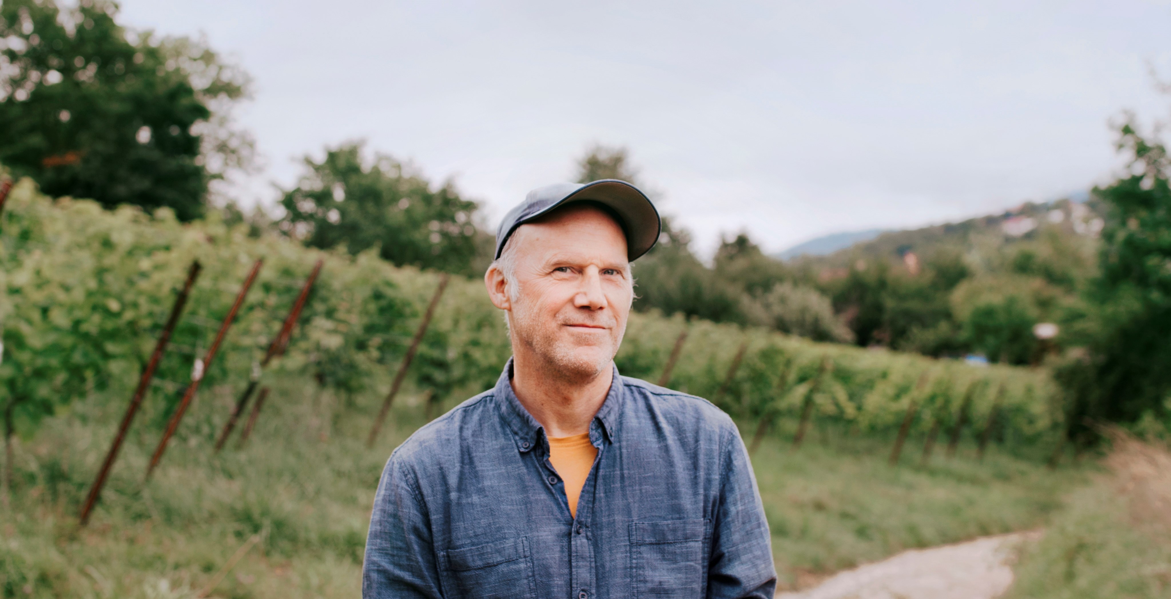 Andreas Dilger vor Weinberg