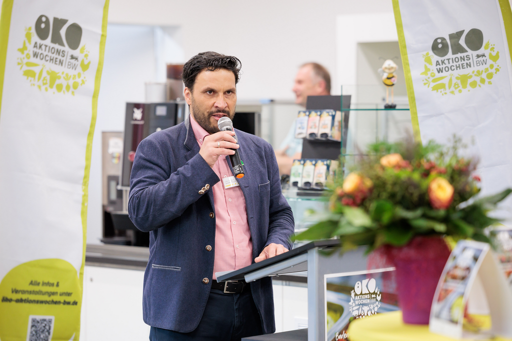 Bioland BW Geschäftsführer Christoph Zimmer am Mikrofon