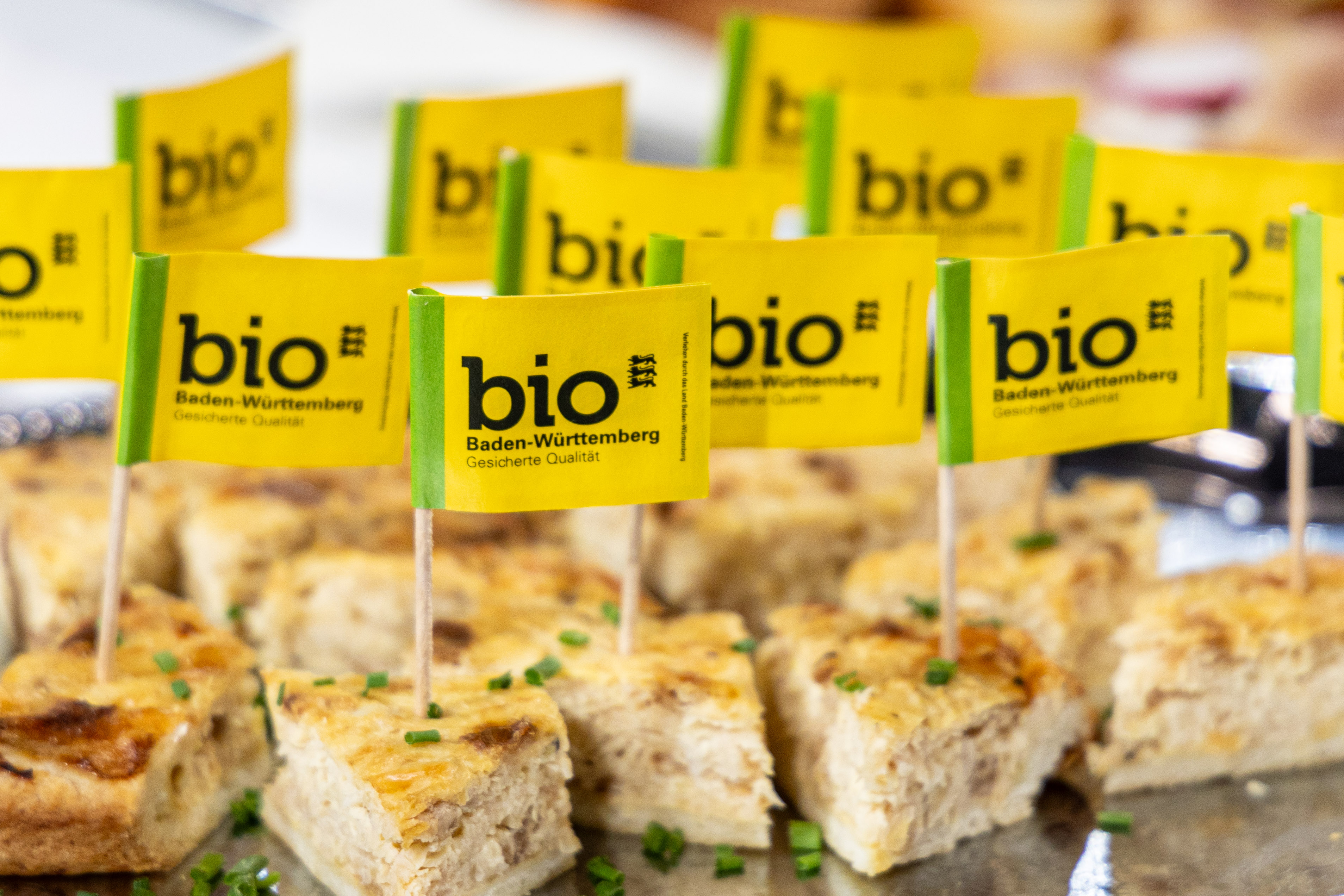 Häppchen mit Biozeichen BW