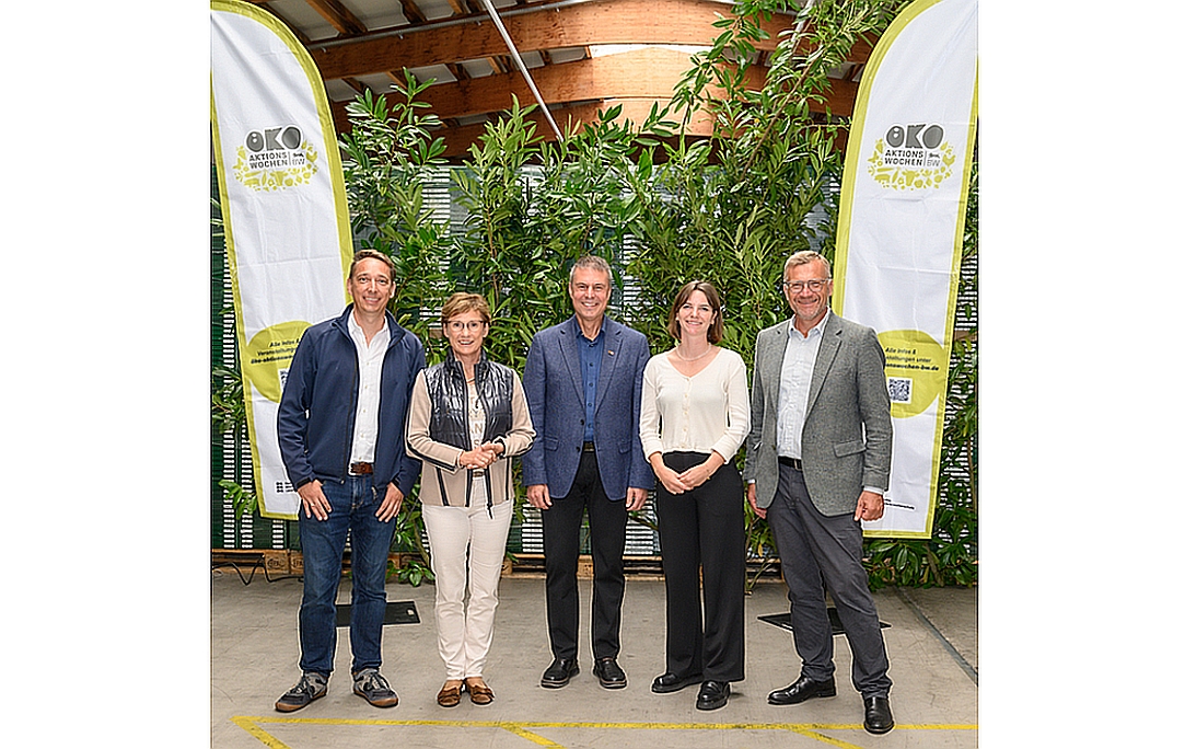 Gruppenbild bei der Eröffnungsfeier der Ökoaktionswochen 2025