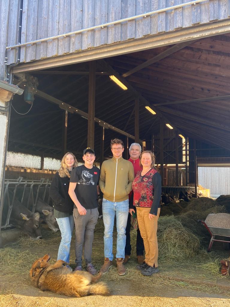 Familie Gall auf dem Futtertisch