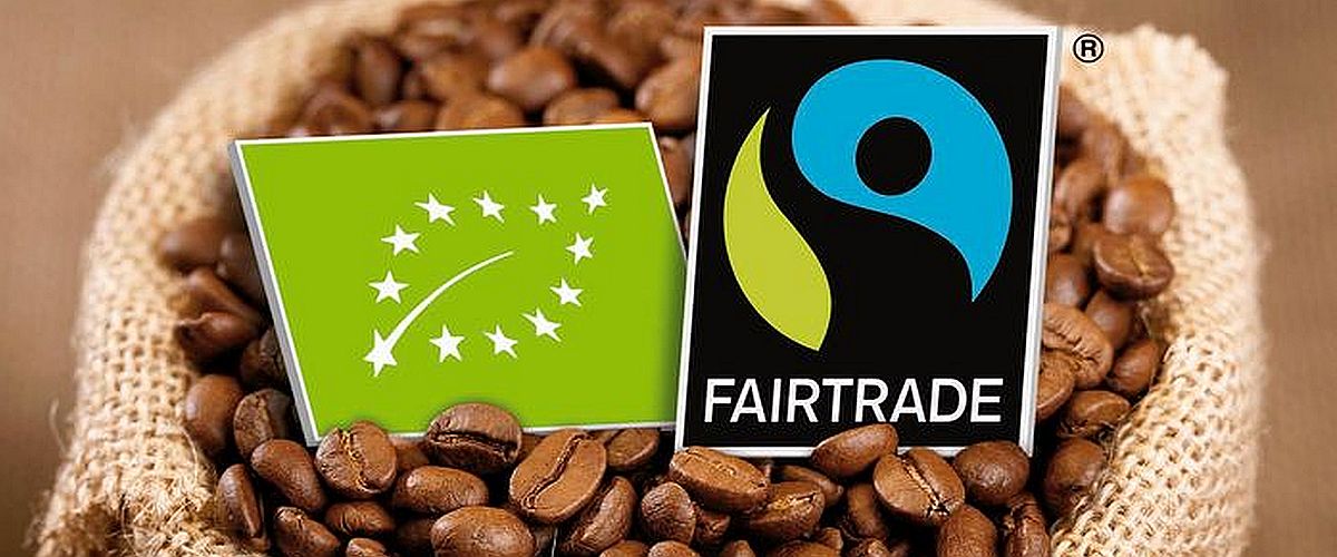 Ein Juttebeutel mit Kaffeebohnen mit einem 